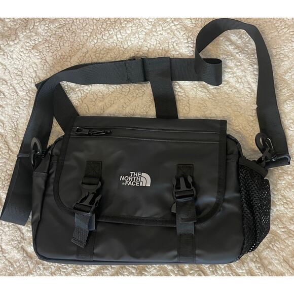 The North Face Messenger Bag Snap Water Resistant Buckle Shoulder Strap/Fanny - Picture 1 of 8